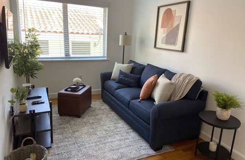 Douglas Apartment | LOVELY APARTMENT IN THE GABLES, SLEEPS 4, THE BEST