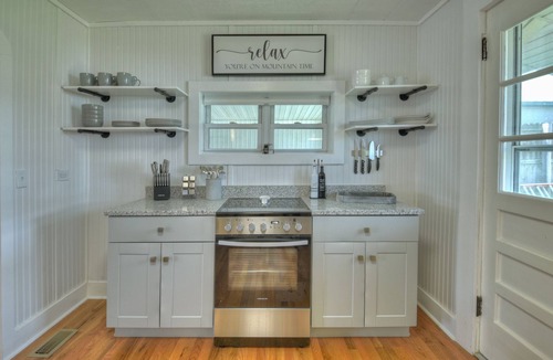Blue Ridge House | Lovely Brick Cottage in Downtown Blue Ridge