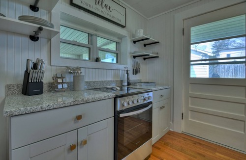 Blue Ridge House | Lovely Brick Cottage in Downtown Blue Ridge