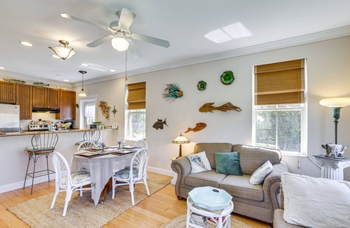 Carrabelle House | Lovely Carrabelle Home w/Lake Views & Pool Access