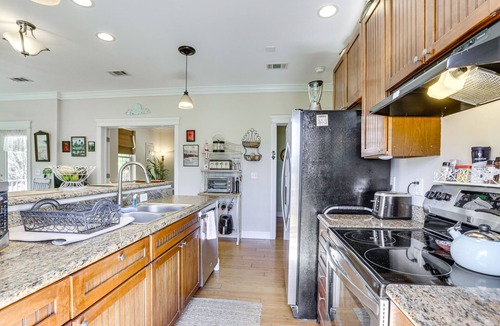 Carrabelle House | Lovely Carrabelle Home w/Lake Views & Pool Access