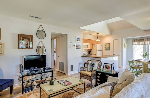 Seabrook Island House | Lovely condo near beach with enclosed porch, pool, tennis, and golf access