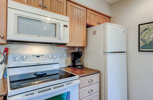 Seabrook Island House | Lovely condo near beach with enclosed porch, pool, tennis, and golf access