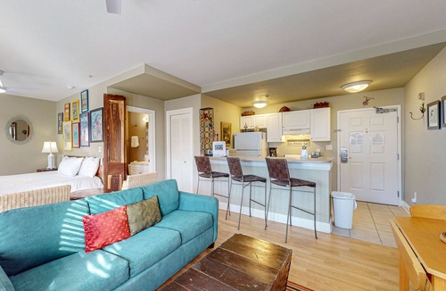 Gulf Place Apartment | Lovely condo on the Gulf of Mexico w/private balcony, shared pool & tennis