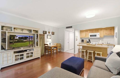 West Beach Village House | Lovely condo with free WiFi & shared tennis courts - close to golf & beaches