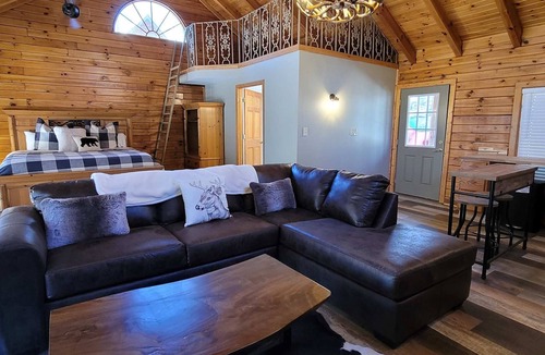 Townsend Cabin | Lovely Family Riverfront Home・BBQ Grill・Firepit