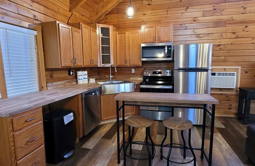 Townsend Cabin | Lovely Family Riverfront Home・BBQ Grill・Firepit