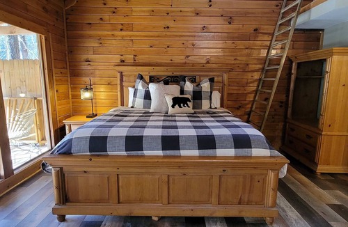 Townsend Cabin | Lovely Family Riverfront Home・BBQ Grill・Firepit