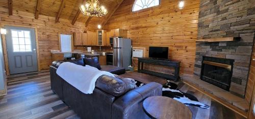 Townsend House | Lovely Family Riverfront Home Sleeps 4 with Water Views