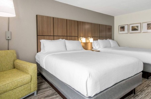 Tropic House | Lovely Find! 3 Gorgeous Accommodations Close to Parks and Attractions!