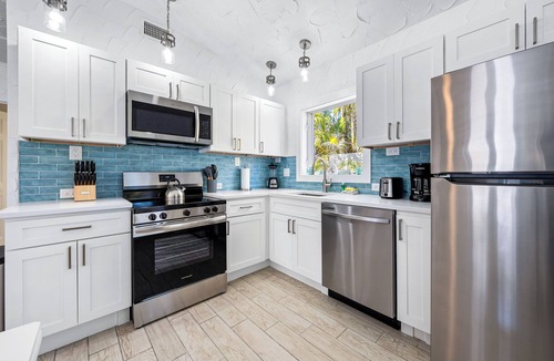 Siesta Key Villa | Lovely Getaway Villa with 2 bedrooms/2 baths, quick walk to the beach!