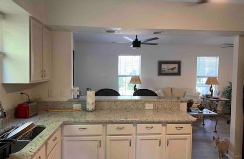 Palm Bay House | Lovely home 20 minutes to Melbourne beach, 3br 2bath king bed, deck, EV charger
