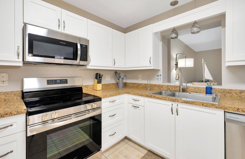 Gulf Gate Estates House | Lovely Home w/Heated Pool Near Beach!
