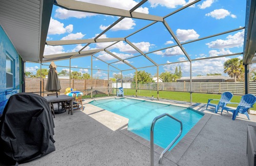 Gulf Gate Estates House | Lovely Home w/Heated Pool Near Beach!