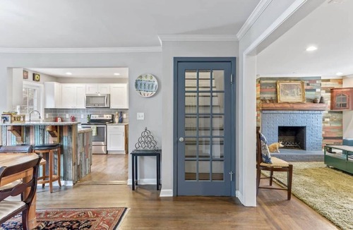East Atlanta House | Lovely Llama-Stay Farm Cottage