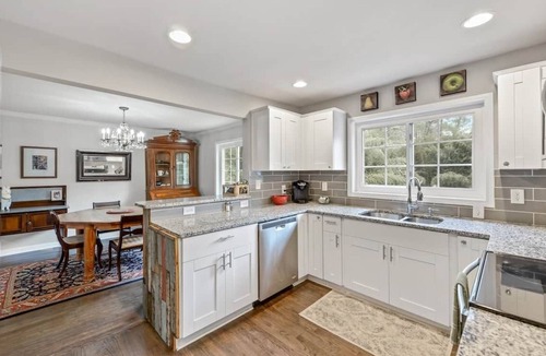 East Atlanta House | Lovely Llama-Stay Farm Cottage