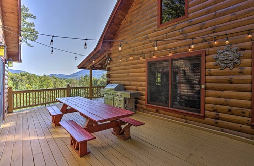 Hidden Lake Cabin | Lovely Log Cabin + Bunkhouse w/Views & Yard!