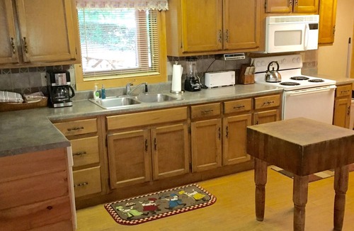 Warm Springs Cabin | Lovely Log Home is surrounded by Roosevelt State Park & near Callaway Gardens!