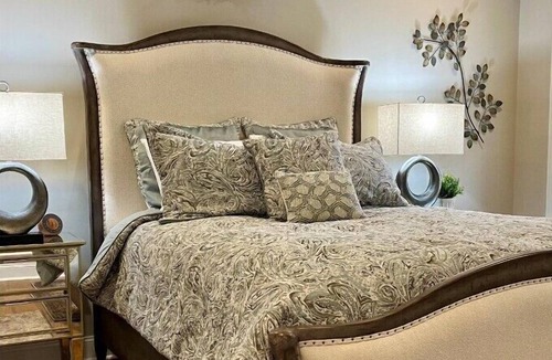 Cleveland House | LOVELY NEW - OPEN FLOORPLAN TOWNHOME - UP TO 4 GUESTS