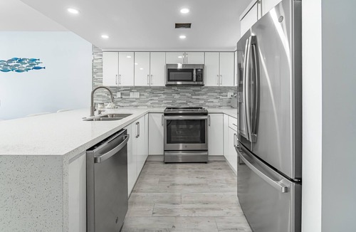 Layton House | Lovely Oceanfront, gated com 3 bedroom - 3.5 Condo