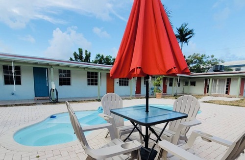 Flagler Village House | Lovely One Bedroom with Kitchen Near the Beach In Fort Lauderdale