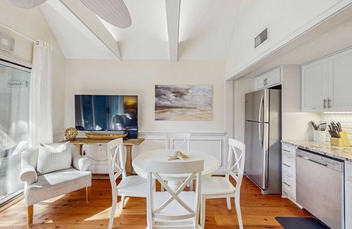 West Beach Village House | Lovely second-floor villa w/great location – walk to beach, golf & activities