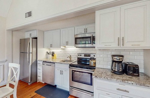 West Beach Village House | Lovely second-floor villa w/great location – walk to beach, golf & activities