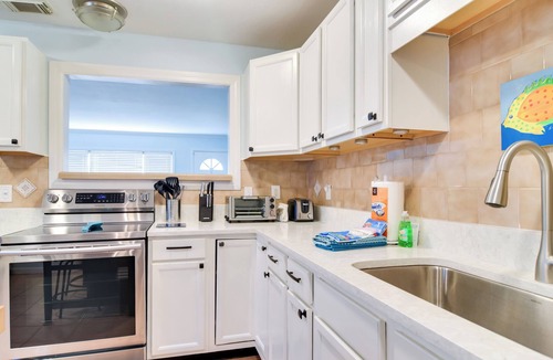 Gulfport Cottage | Lovely St Pete Beach Cottage, Walk to Beach & Town