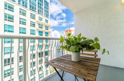 Brickell Apartment | Lovely Studio in brickell -2 beds and Free parking