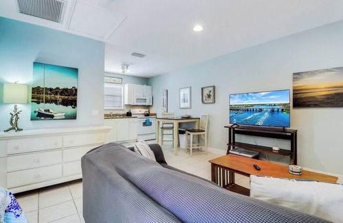 Stuart Apartment | Lovely studio with AC in charming Stuart