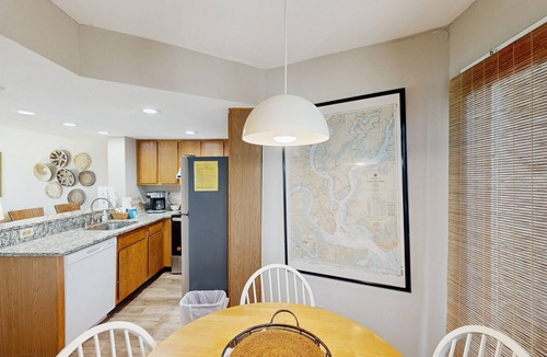 Isle of Palms Villa | Lovely top floor villa in Wild Dunes with partial ocean views, pool, & W/D