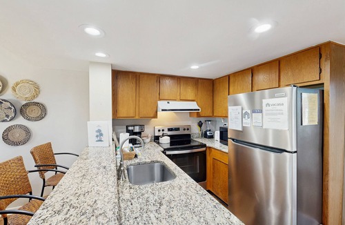 Isle of Palms Villa | Lovely top floor villa in Wild Dunes with partial ocean views, pool, & W/D