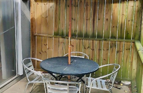 Smyrna Condo | Lovely triple double 2-bedroom condo 5 minute walk to Truist Park!