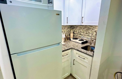 Iona Apartment | Lovers Beach Getaway - Private - Fire Pit - Grill- Pet Friendly