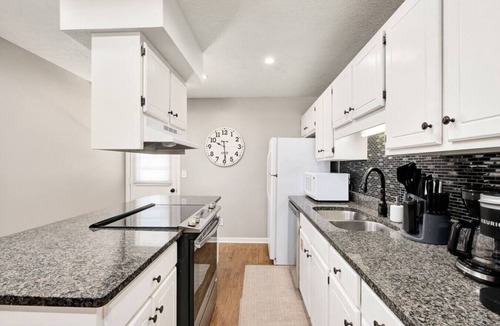 West Panama City Beach Condo | Low Rise Beach Access 5 min to Pier Park w/Pool