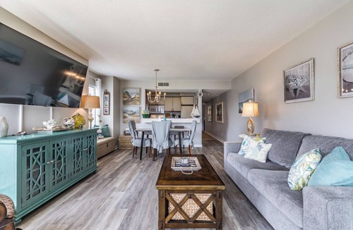 Beachwalk Condo | Lowcountry Meets Coastal! King Bed! 2nd Floor View