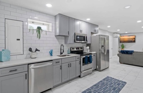Arnold House | Lower Cove Modern Retreat