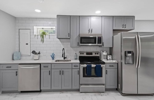 Arnold House | Lower Cove Modern Retreat