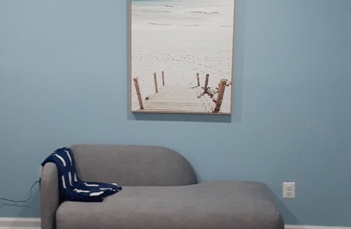 South Gate House | Lower Level Loft - Adorable Studio Apt. Near BWI