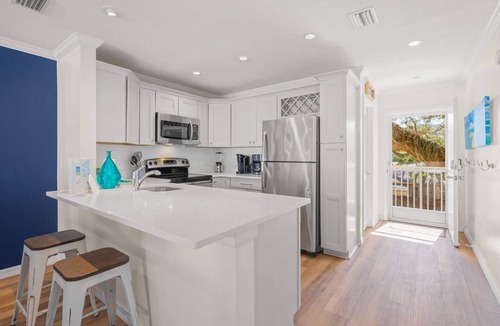 Siesta Key Condo | Lower Pricing! Palm Bay Private Beach, 2 Heated Pools | Hot Tub | Bay Sunrises, Ready to Book!