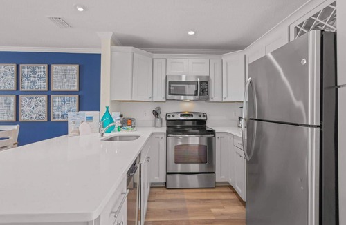 Siesta Key Condo | Lower Pricing! Palm Bay Private Beach, 2 Heated Pools | Hot Tub | Bay Sunrises, Ready to Book!