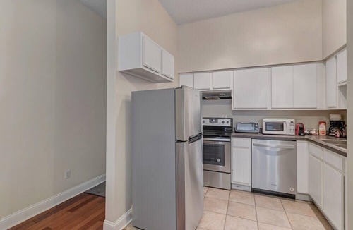 Springfield Apartment | LT Stay Discounts! Cozy 2 BR Apt - Pet Friendly!