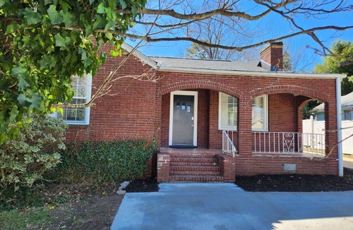 Judson House | Lucky 13 Retreat – Cozy 2BR Getaway Near Downtown Greenville!