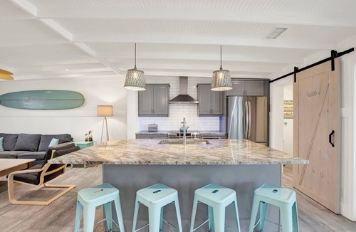 Tybee Island House | Lucky Charm | Creekfront Cottage, Screened Porch!