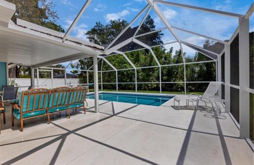 South Venice House | Lucky Vacation Homes - Fun Venice Beach Pool Villa with Bikes Kayaks & More