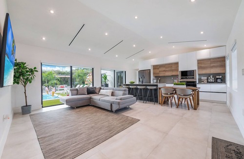 Cutler Bay House | Luhos House 5BR Heated Pool Basketball Pool table