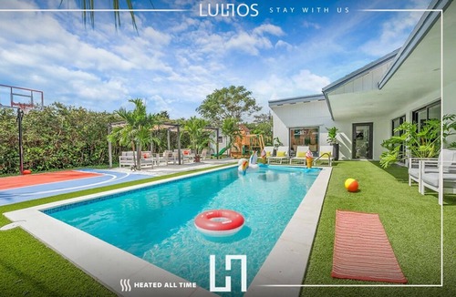 Cutler Bay House | Luhos House 5BR Heated Pool Basketball Pool table