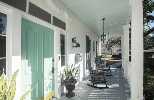 Brooksville House | LULU Street Retreat-A Charming Historic Downtown Home in Brooksville