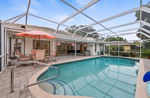 Laurel House | LUSH WATERFRONT HEATED POOL HOUSE! CUL-DE-SAC! NORTH JETTY BEACH! SIESTA BEACH!