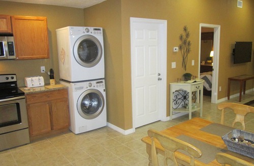 Lake Magdalene Apartment | Lutz Cottage Apartment - Beaches/Busch Gardens/Disney/USF/Pets